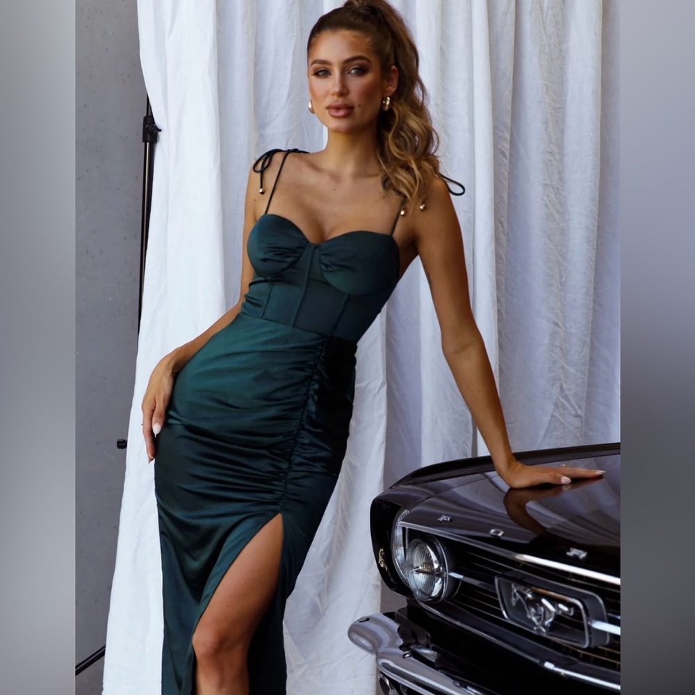 Selfie Leslie Forest Green Midi Dress. Corset Style Bodice. Size small US size 4